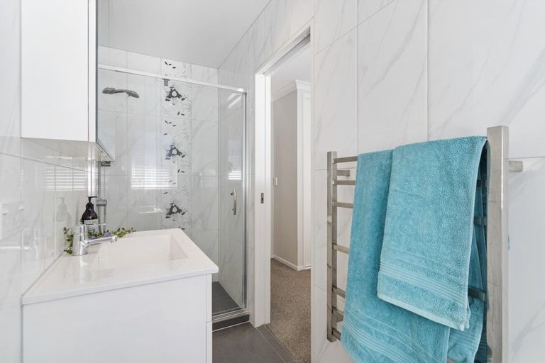 Photo of property in 124a Prince Regent Drive, Half Moon Bay, Auckland, 2012