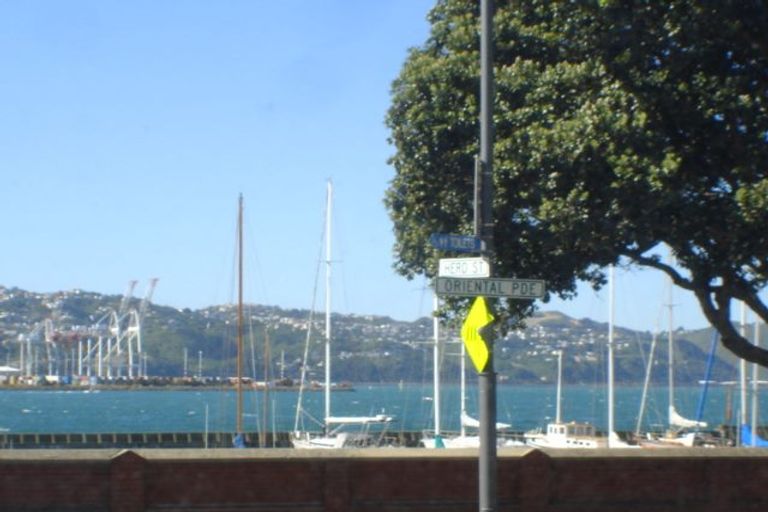 Photo of property in 82 Oriental Parade, Oriental Bay, Wellington, 6011