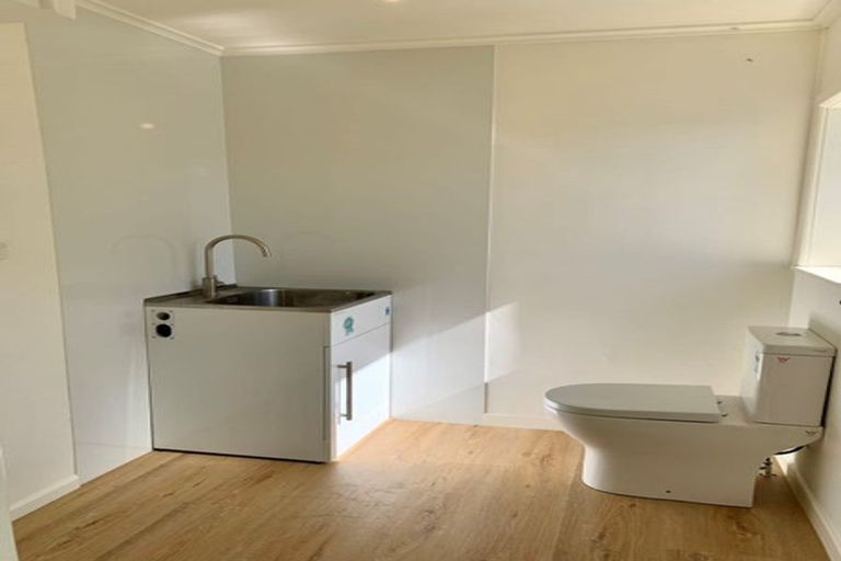 Photo of property in 9 Ballial Place, West Harbour, Auckland, 0618