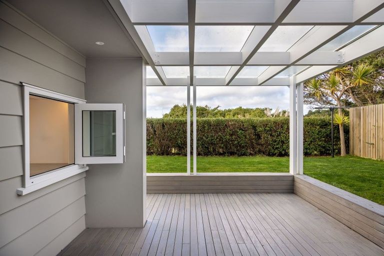 Photo of property in 35 Versailles Street, Karori, Wellington, 6012