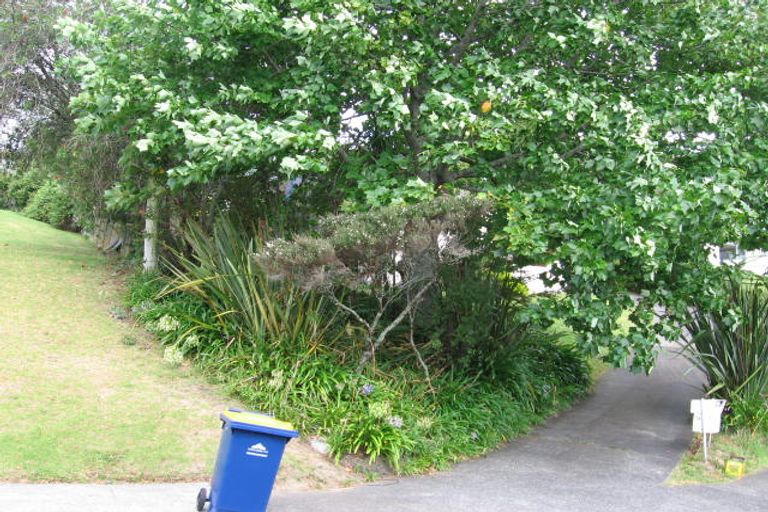 Photo of property in 3/10 Coroglen Avenue, Birkenhead, Auckland, 0626