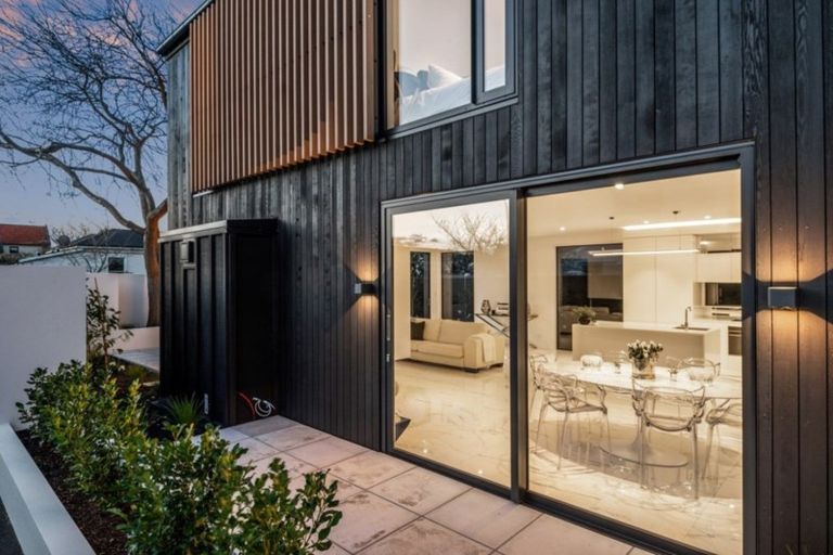 Photo of property in 74 Merivale Lane, Merivale, Christchurch, 8014