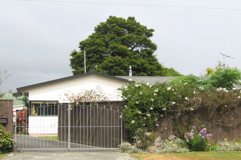 Photo of property in 11 Pokaka Street, Birchville, Upper Hutt, 5018