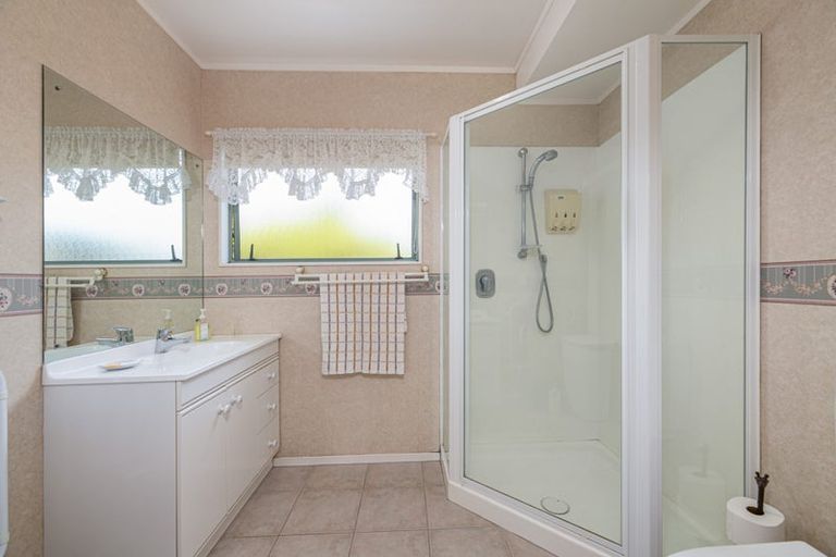 Photo of property in 9 Amesbury Rise, Henderson, Auckland, 0612