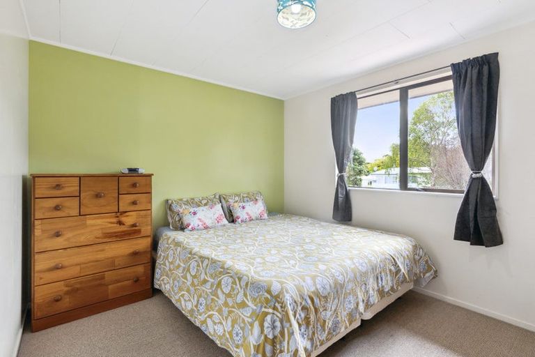 Photo of property in 25 Hookway Grove, Paraparaumu, 5032