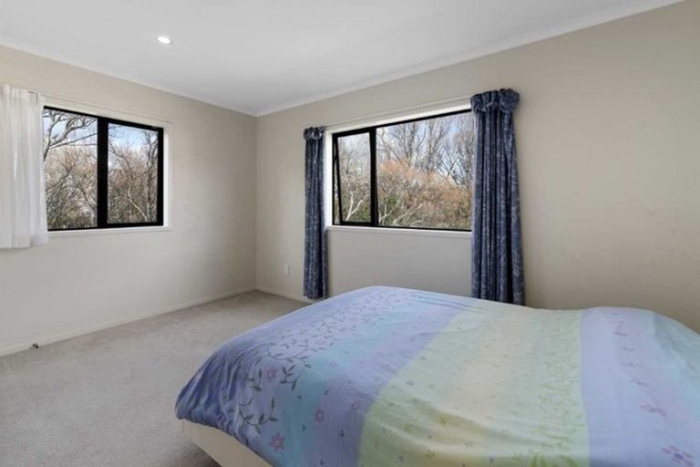 Photo of property in 42 Springvale Drive, Fairview Heights, Auckland, 0632
