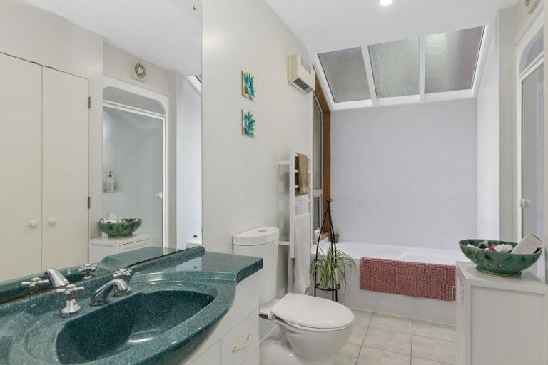 Photo of property in 12-12a Maungaraki Road, Korokoro, Lower Hutt, 5012