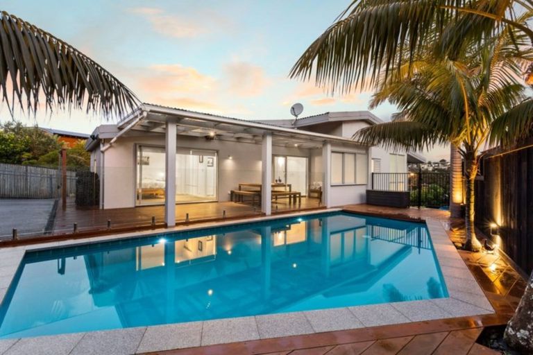 Photo of property in 1/6 Montrose Terrace, Mairangi Bay, Auckland, 0630