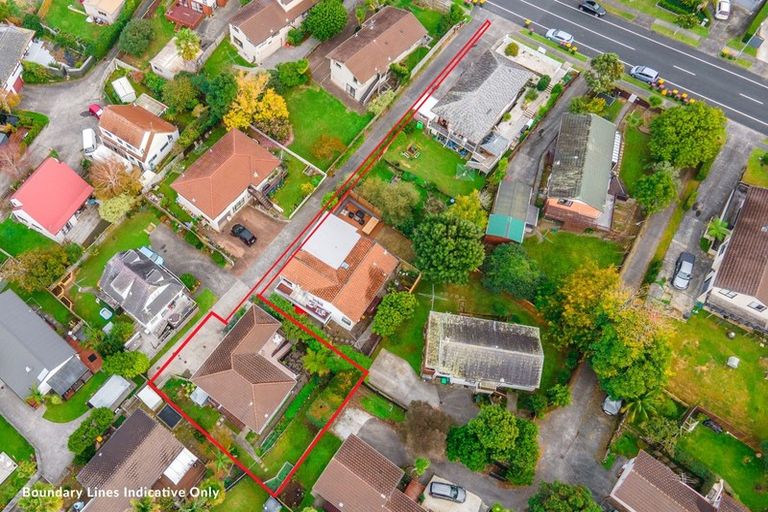 Photo of property in 2/114 Bradbury Road, Botany Downs, Auckland, 2010