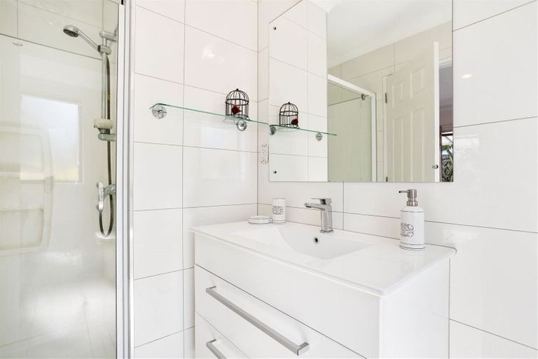 Photo of property in 29 San Bernadino Drive, Henderson, Auckland, 0612