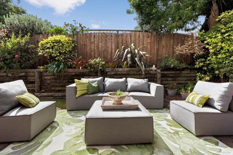 Photo of property in 8 Citation Way, Botany Downs, Auckland, 2010