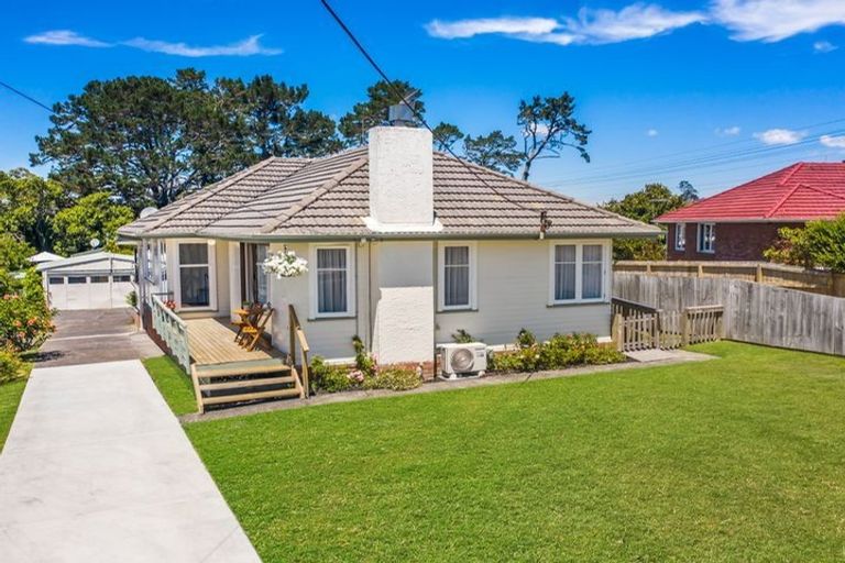 Photo of property in 16 Bedford Street, Te Atatu South, Auckland, 0610