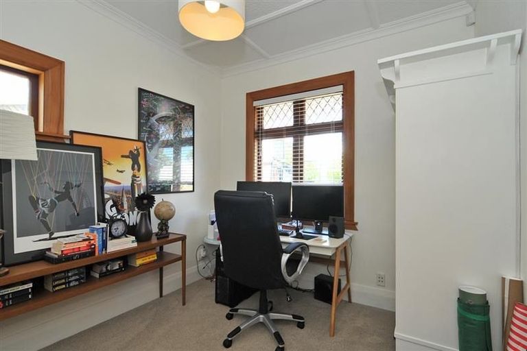 Photo of property in 25 Seatoun Heights Road, Miramar, Wellington, 6022