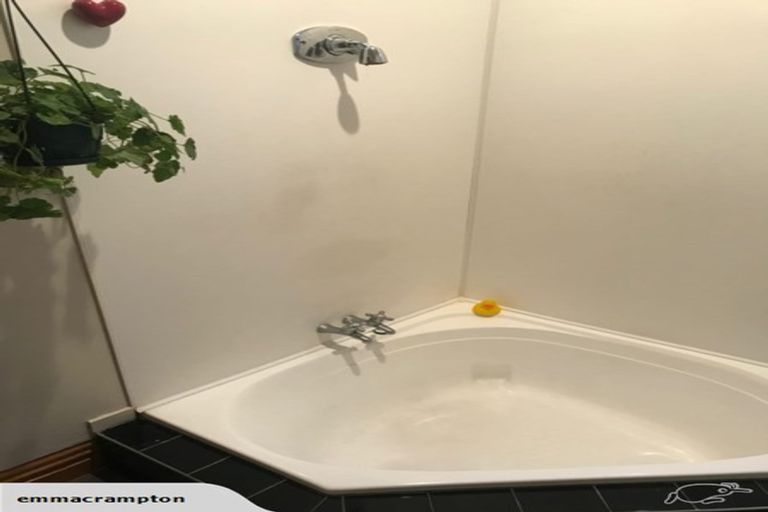 Photo of property in 17 Upper Bourke Street, Kilbirnie, Wellington, 6022