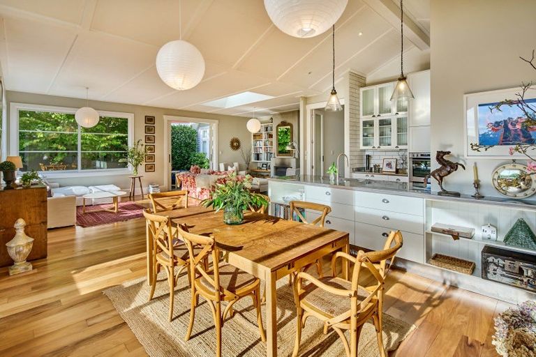 Photo of property in 18 Harbour View Road, Northland, Wellington, 6012