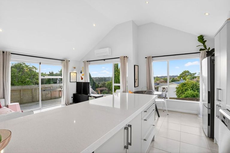 Photo of property in 2/47 Birkdale Road, Birkdale, Auckland, 0626