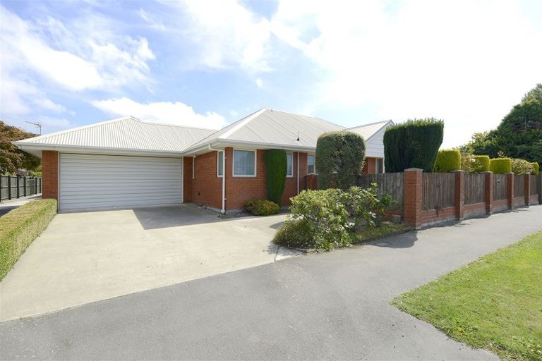 Photo of property in 141 Avonhead Road, Avonhead, Christchurch, 8042