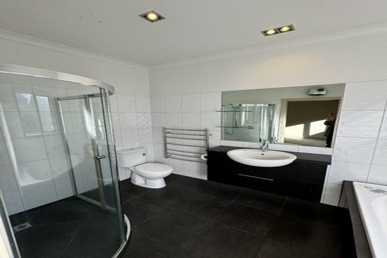 Photo of property in 38 Aikmans Road, Merivale, Christchurch, 8014