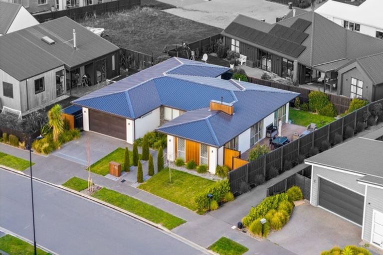 Photo of property in 8 Irvines Track, Halswell, Christchurch, 8025