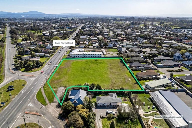 Photo of property in 2 Main North Road, Woodend, 7610