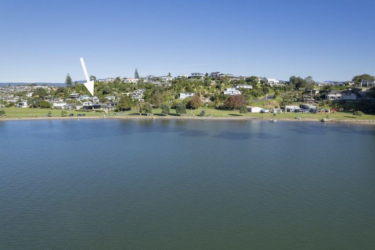 Photo of property in 25 Harbour View Road, Omokoroa, 3114