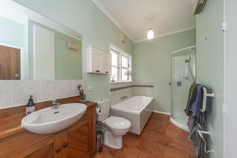 Photo of property in 10 Sunglow Avenue, Melrose, Wellington, 6023