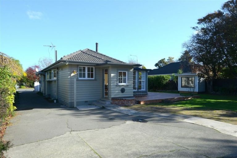 Photo of property in 118 Memorial Avenue, Burnside, Christchurch, 8053