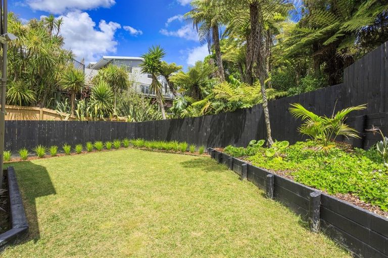 Photo of property in 3/82 Parr Terrace, Castor Bay, Auckland, 0620