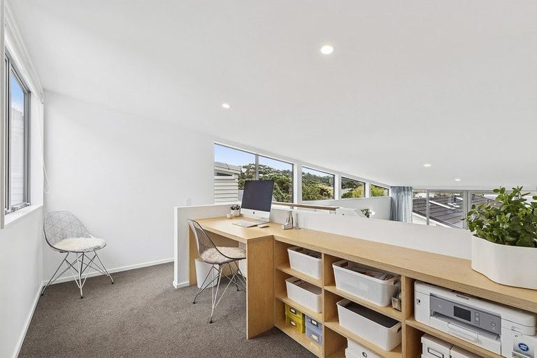 Photo of property in 32 Mantell Street, Seatoun, Wellington, 6022