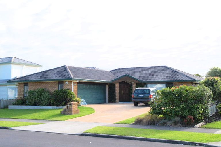 Photo of property in 17 Ambleside Drive, Northpark, Auckland, 2013