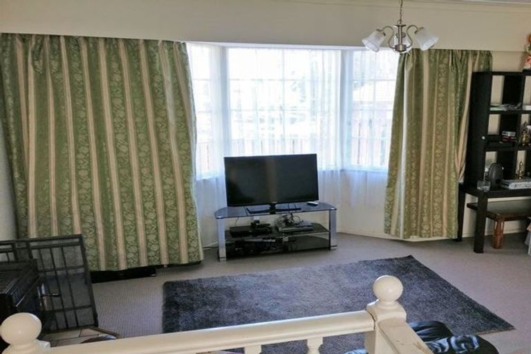 Photo of property in 105 Gossamer Drive, Pakuranga Heights, Auckland, 2010