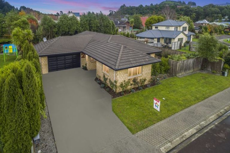 Photo of property in 2 Sapphire Grove, Birchville, Upper Hutt, 5018