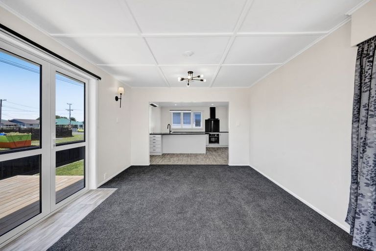 Photo of property in 1a Robbins Crescent, Hawera, 4610