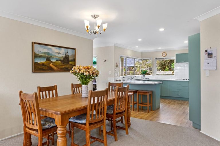 Photo of property in 6 Settlers Grove, Orewa, 0931