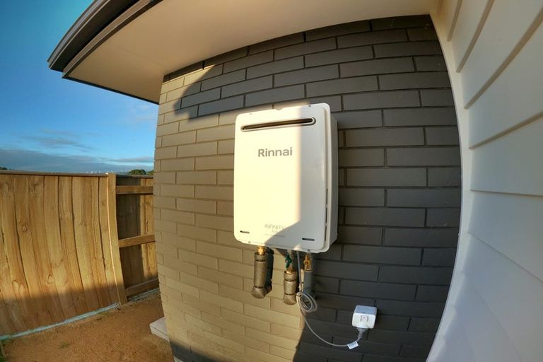 Photo of property in 90 Johnstone Drive, Fitzherbert, Palmerston North, 4410