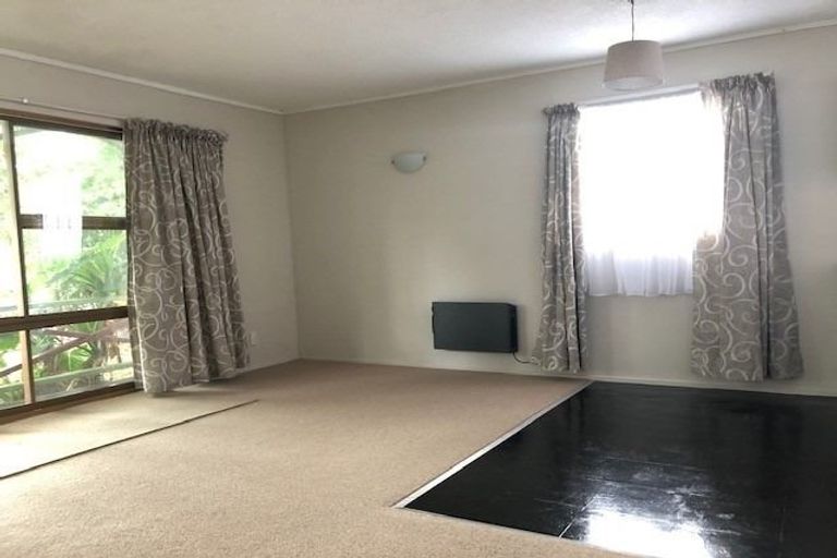 Photo of property in 1/27 Aeroview Drive, Beach Haven, Auckland, 0626