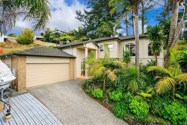 Photo of property in 9 Falstone Lane, Browns Bay, Auckland, 0630