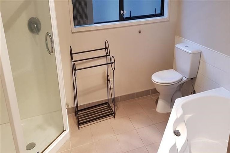 Photo of property in 103 Island Bay Road, Beach Haven, Auckland, 0626