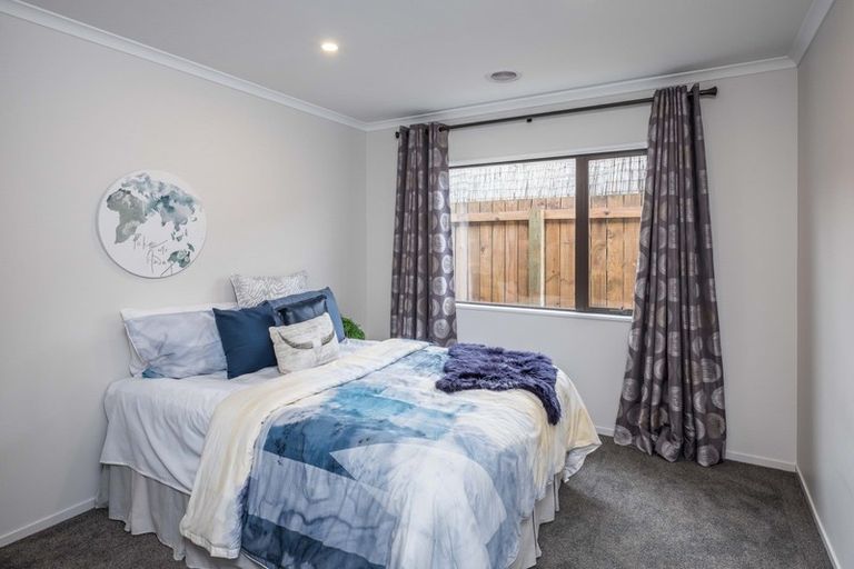 Photo of property in 15 Portmore Place, Grenada Village, Wellington, 6037