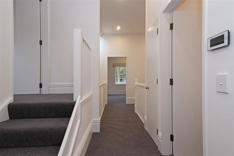 Photo of property in 21 Cheviot Road, Lowry Bay, Lower Hutt, 5013