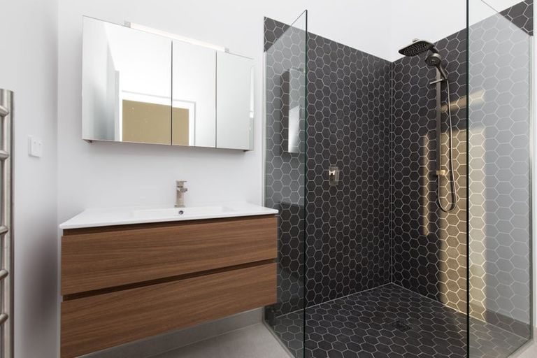 Photo of property in 2 Parachute Crescent, Papakura, 2110