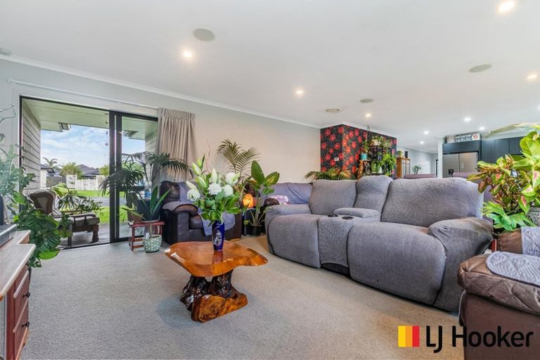 Photo of property in 31 Harbour Crest Drive, Waiuku, 2123