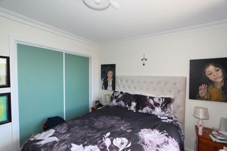 Photo of property in 33 Donnington Street, Parklands, Christchurch, 8083
