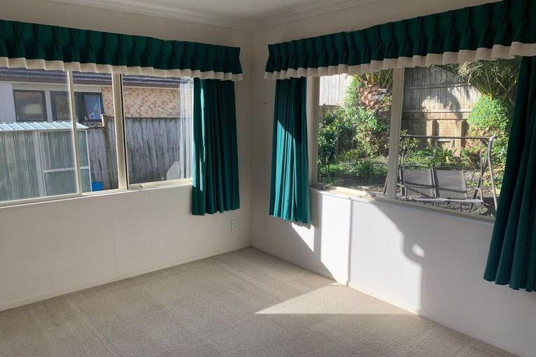 Photo of property in 26 Delmont Close, East Tamaki Heights, Auckland, 2016