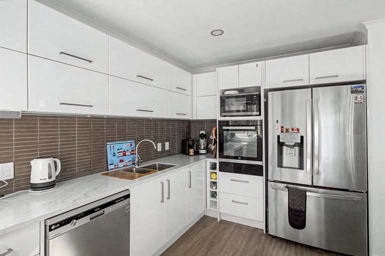 Photo of property in 127 Milne Drive, Paraparaumu, 5032