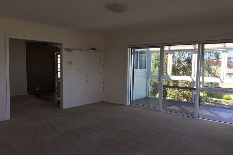 Photo of property in 2/130 Rangatira Road, Beach Haven, Auckland, 0626