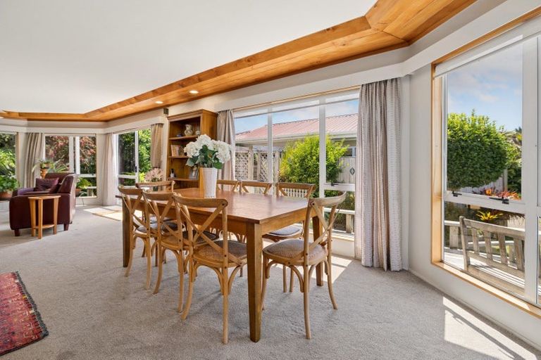 Photo of property in 6 Lillian Place, Orewa, 0931