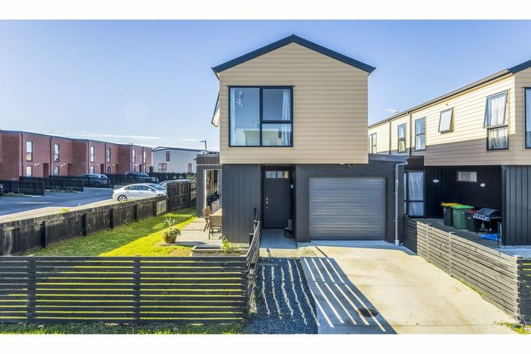 Photo of property in 1 Te Aparangi Road, Papakura, 2110