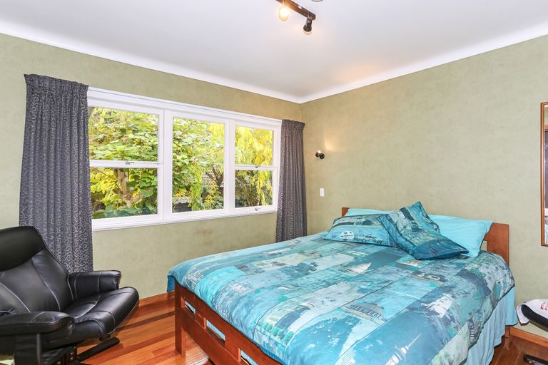 Photo of property in 8 Youngs Road, Papakura, 2110