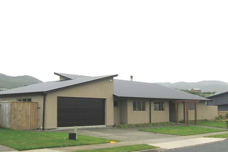 Photo of property in 12 Garrett Place, Riverstone Terraces, Upper Hutt, 5018